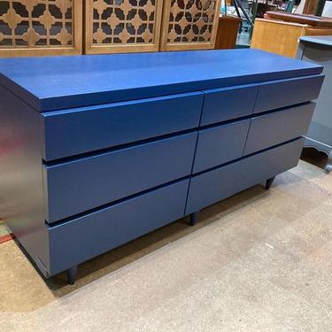 Classic mid century dresser. 9 drawers, made by the Bassett furniture company.  62” x 19” x 30”