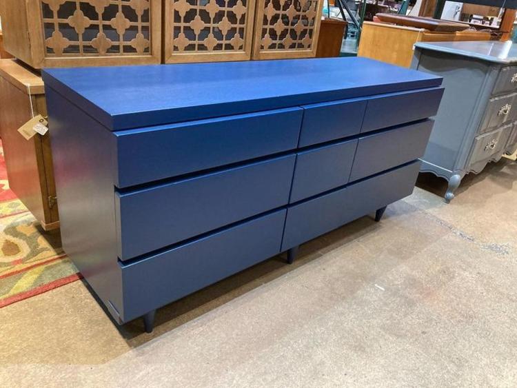 Classic mid century dresser. 9 drawers, made by the Bassett furniture company.  62” x 19” x 30”