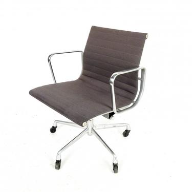 Eames Aluminum Group Desk Chair