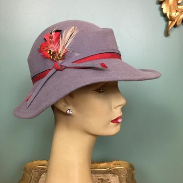 1940s style hat, betmar hat, vintage 80s hat, fedora style, hollywood glamour, 80s doe stue 40s, grey felt hat, hat with feather, 22 inch 