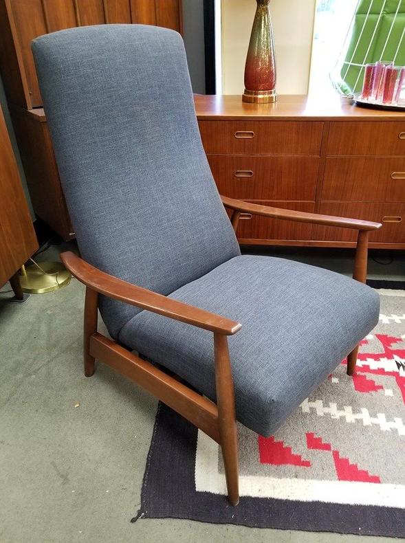 Mid-Century Modern walnut frame recliner with new grey upholstery by Milo Baughman for Thayer Coggin