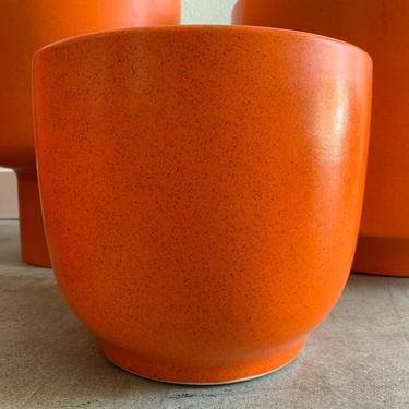 T-10 Gainey Ceramics planter in Orange speckled glaze