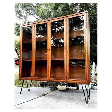 (AVAILABLE) Vintage Mid Century Modern Broyhill Sculptra Hairpin Cabinet