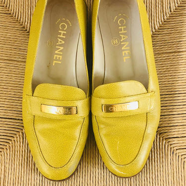 Vintage CHANEL Logo ID Metal Bar Lime Green Yellow Leather Leather Loafers Flats Driving Shoes Smoking Slippers Ballet Flat 38.5 us 7.5 - 8 