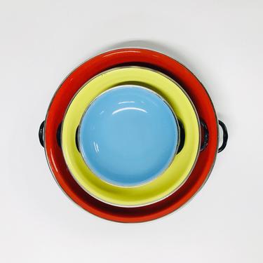 Vintage Trio Nesting Bowls/ Pans/ Made in Yugoslavia/ Emo Celje/ Emo Frite/ Aluminum/ Enamel/ Red/ Yellow/ Blue/ 15/ 20/ 25/ FREE SHIPPING 