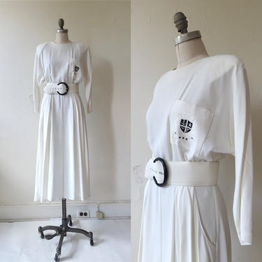Vintage 80s White Batwing Dress with Strong Shoulder/ 1980s Belted Pocket Dress/ Size Medium 