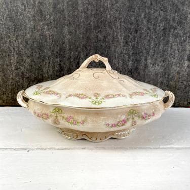 Mellor & Co. Etruria covered vegetable dish - shabby turn of century vintage 