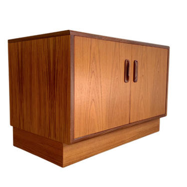 APARTMENT Sized Mid Century MODERN Petite Teak CREDENZA / Sideboard by G-Plan 