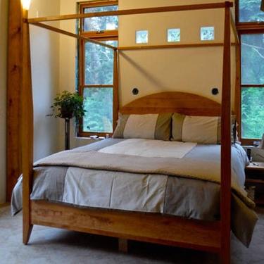 ZCustom Lea CbRnV1 Cal King, Walnut Canopy Bed,  curved vertical Head Board and 4" thick Tapered Posts top, natural color 