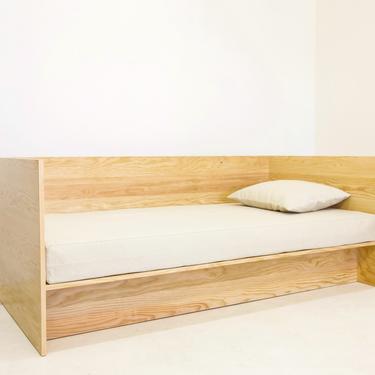 Minimalist daybed in Doug fir with mattress (inspired by Judd) 