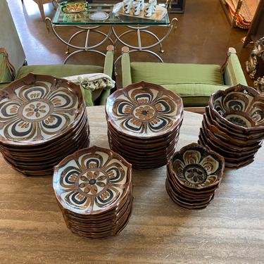 Signed Ken Edwards El Palomar Tonala Stoneware 40-Piece Dinnerware Set for Eight in Excellent Condition 