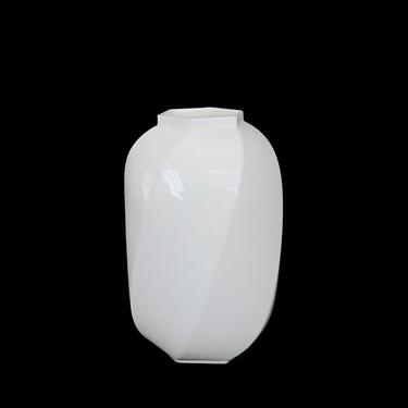 Vintage 1980s 1990s MIKASA Modernist Art Porcelain Vase in White Glaze with Twisted Design Y1500 Classique Post Modern Form 