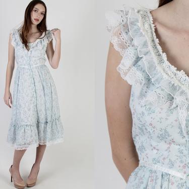Gunne Sax Pale Blue Calico Dress / Tiny Floral Button Up Dress / Jessica McClintock Full Skirt / Vintage 70s Bridesmaids Lace Prairie Mini 