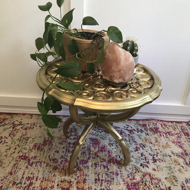 Vintage Syroco Hollywood Regency Gold Detailed Round Mid-Century Modern Side Table Plant Stand 1970 