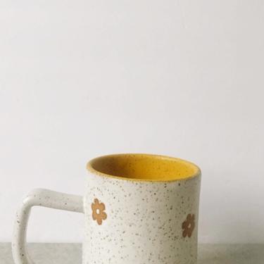 Stoneware White with Yellow Interior Ceramics Mug with Daisies 