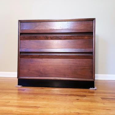 Mid Century American of Martinsville Three Drawer Dresser / Cabinet / Nightstand 