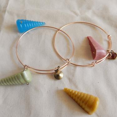 Seahorn Seashell Charm Bracelet 