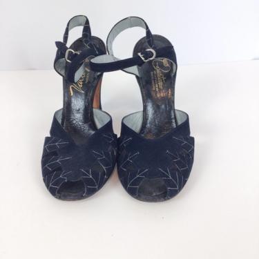 Vintage 40s shoes | Vintage blue suede peep toe heels | 1940s Valley Shoes sling back heeled shoes 