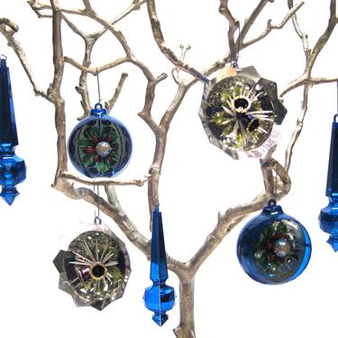 7 vintage blue plastic Christmas ornaments  - 1960s drops and dioramas -  blue and silver florals 