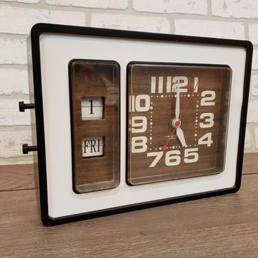 Electric Faux Wood Westclox Time and Date Wall/Desk Clock 