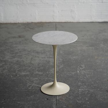 Saarinen Round Tulip Side Table with Marble Top