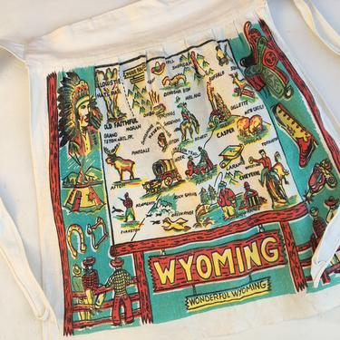 Vintage Wyoming Souvenir Apron, Retro 1940's Wyoming Land Marks, Cowboys And Native Americans, Western Kitsch Kitchen 