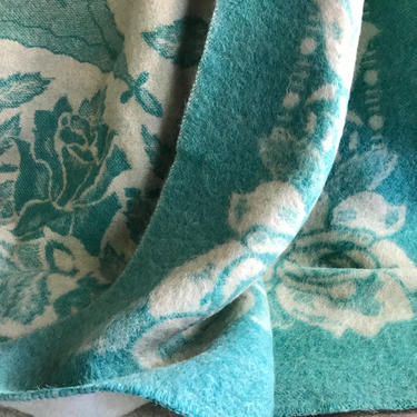 1930s Wool Camp Blanket, Throw, Floral, Green, Bedding, Picnic, Stadium, Cabin, Cottage, Camp Decor 