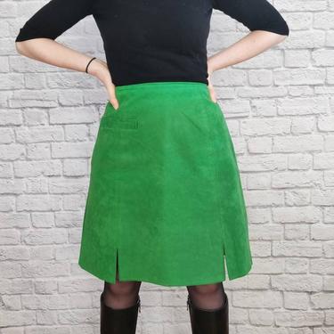 Vintage 70s Kelly Green Suede Skirt // Mini Skirt with Pockets High Waisted 