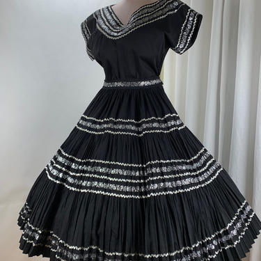 1950's Mexican 2 Piece Circle Skirt &amp; Blouse Set - Metallic Silver Applique Details - 28 Inch Waist 