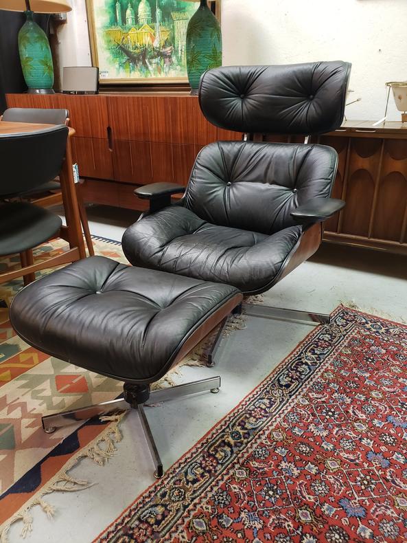 Vintage Selig Lounge Chair &amp; Ottoman in the style of Eames