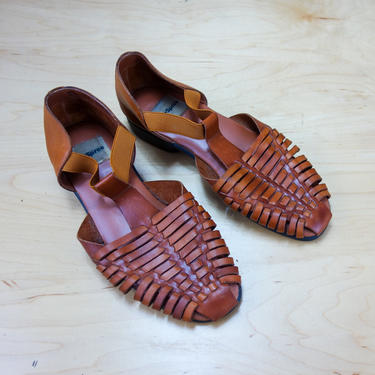 Vintage T-strap brown leather huarache style sandal sz 8 w rubber sole, low heel 90s aesthetic slip on comfortable summer shoe casual style 