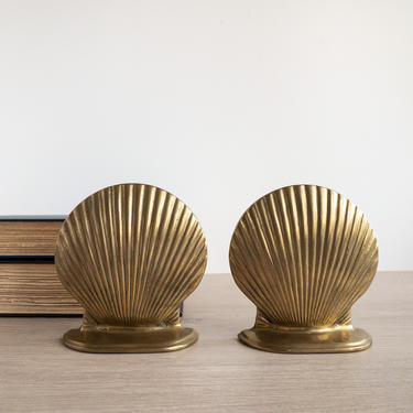 Vintage Brass Sea Shell Bookends | Pair of Gold Clamshell Bookends | Coastal Beach House Decor | Housewarming Gift 