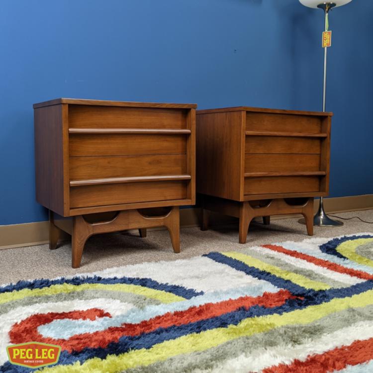 Pair of Mid-Century Modern walnut nightstands with curved fronts