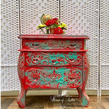 Boho Carved Mahogany Bombe Chest. Vintage Chest. Entryway Accent Table. Boho, Eclectic, French Country Home. Bedroom, Living Room Table. 
