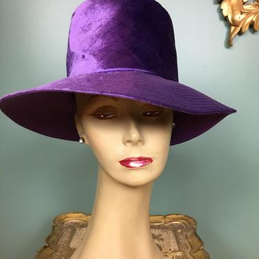 1960s hat, purple velvet hat, vintage hat, wide rim hat, mod hat, miss dee, size  21 1/2, statement hat, bib style, swinging sixtes, pimp 