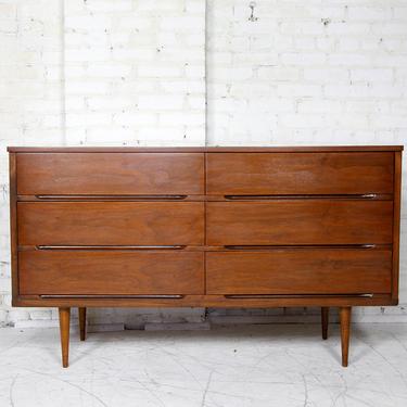 Vintage mcm 6 drawer walnut dresser with classic mid century lines | Free delivery in NYC and Hudson areas 