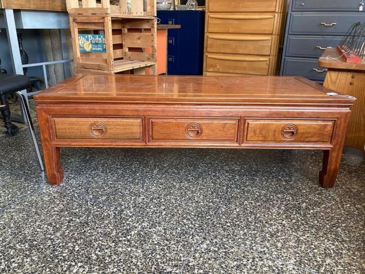 Gorgeous Asian style coffee table with 3 drawers. 50” x 22” x 16” 
