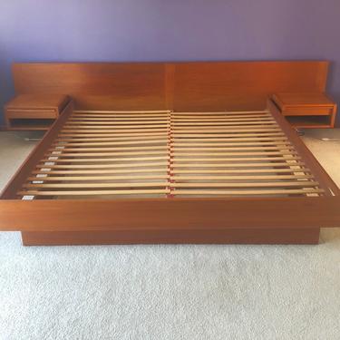 Vintage Teak Kingsize Bed Frame With Nightstands 