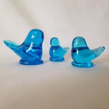 Vintage Bluebird of Happiness / Blue Art Glass Bird Figurine by Terra / Hand Made Sun Catcher / Colored Glass Paperweight / Bird Lovers Gift 
