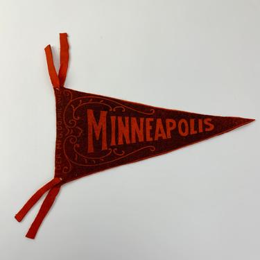 1910'S-30'S MINNESOTA Felt Pennant - Minnesoat State Souvenir- All Wool Felt - Small Size - 11 Inches long 
