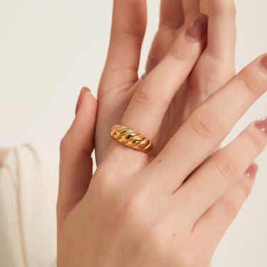 R008 gold croissant Dome Ring, Croissant Ring, Croissant Signet Ring, Minimalist Dome Ring, Chunky Ring, Twist Ring, Bridesmaid Gift for her 