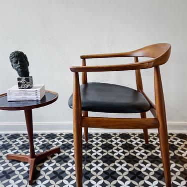 Sculptural Danish accent chair in elm by Illum Wikkelsø for Niels Eilersen Denmark Kennedy Chair Vintage 