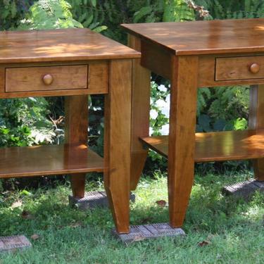 BT110Z *Hardwood End Table or Night Stand, 22&quot; x 18&quot; x 26&quot; tall - natural color 