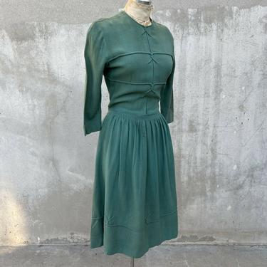 Vintage 1930s Green Wool Dress Long Sleeves Midi Arrows Fitted bodice WWII