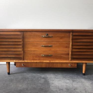 vintage mid century modern Lane cedar hope chest.
