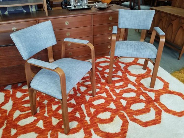                   Pair of Mid-Century Modern bentwood chairs by Thonet