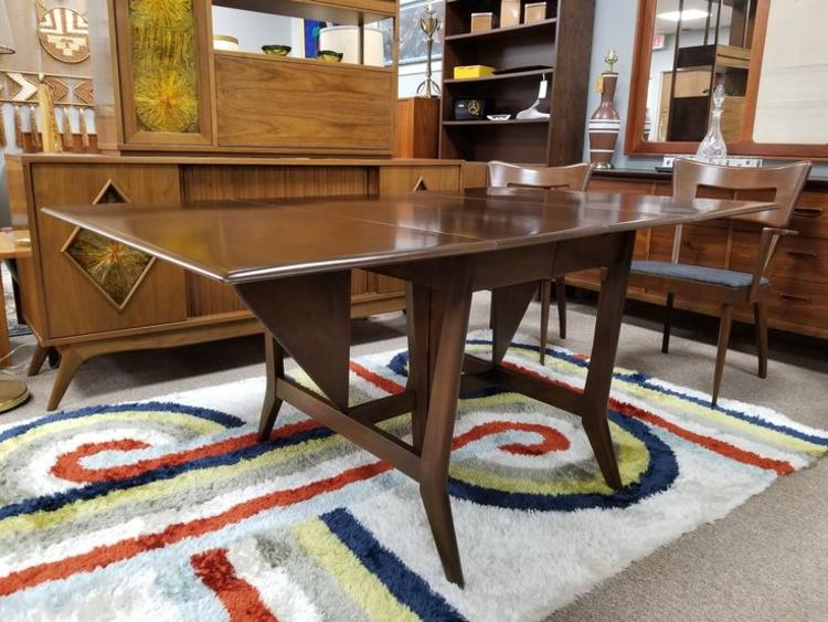 Mid-Century Modern dropleaf dining table by Heywood Wakefield with two additional extensions