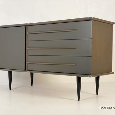 Modern Credenza by United Furniture Company, Circa 1960s - *Please ask for a shipping quote before you purchase. 