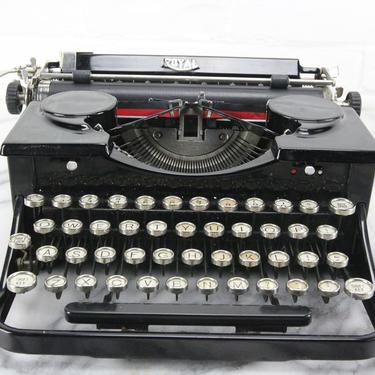 Royal Model &amp;quot;P&amp;quot; Portable Typewriter with Case, Made in USA, 1931 