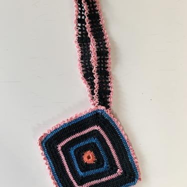 Vintage 1950s does 30s crochet mini bag / wristlet (black &amp; pink) 